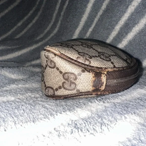 Authentic Vintage Gucci cosmetic bag - Picture 3 of 11